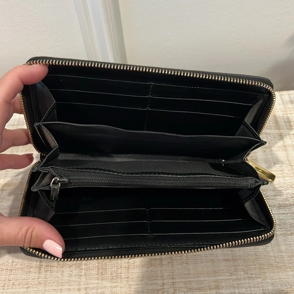 Gucci Black Embossed GG Leather Zip Wallet with Gold Tone Accent